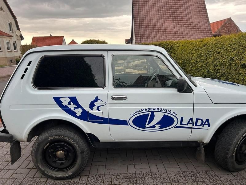 Weiß Gebraucht 2014 Lada niva SUV | 8.900 € (Superpreis) - Bild 1/2