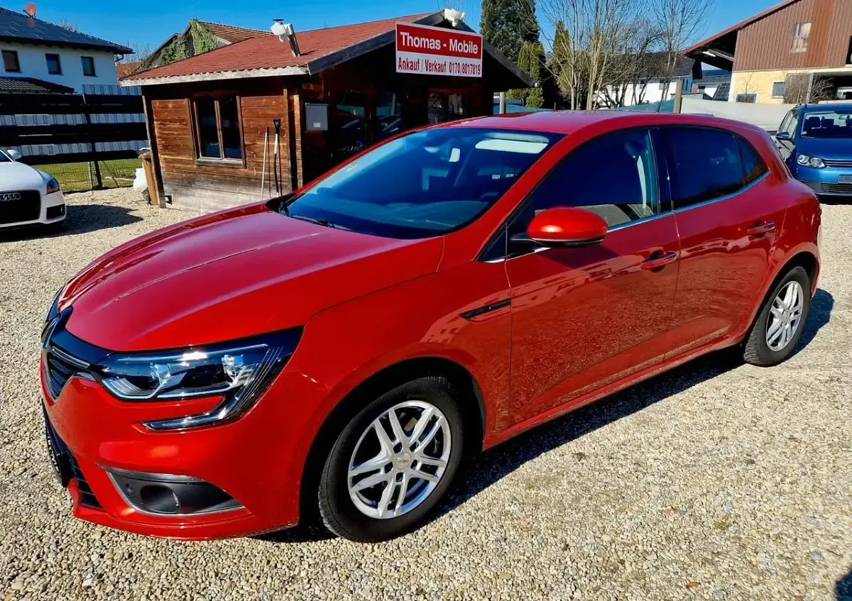 Gebraucht Renault Mégane Life 116 PS (85 kW) 2019 Rot Limousine