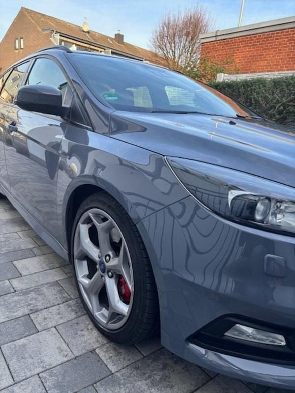 Gebraucht Ford Focus ST-Line 185 PS (136 kW) 2015 Grau Kombi