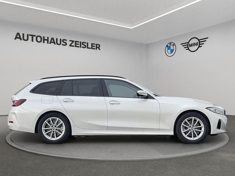 Gebraucht BMW 330e Sport Line 184 PS (135 kW) 2024 Mineralweiß Kombi