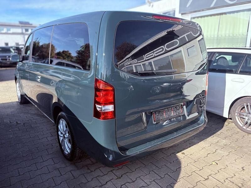 Gebraucht Mercedes V220 163 PS (119 kW) 2019 Grün Van / Kleinbus