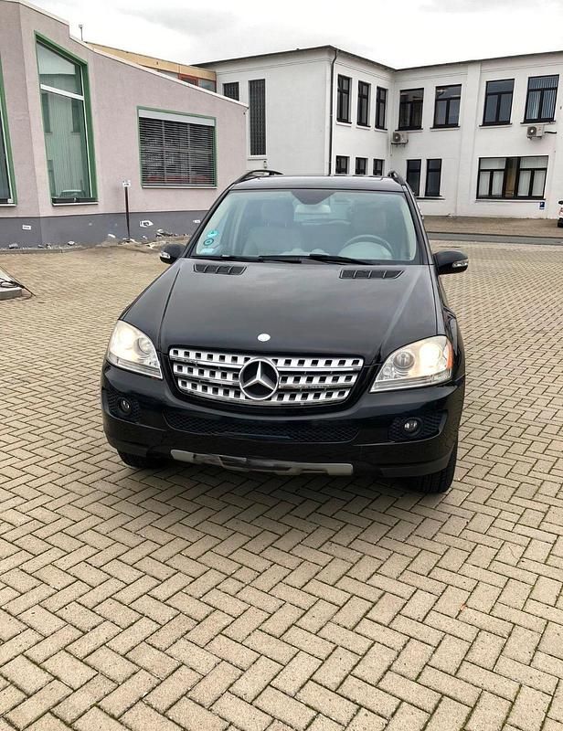Gebraucht Mercedes ML350 272 PS (200 kW) 2007 Schwarz SUV