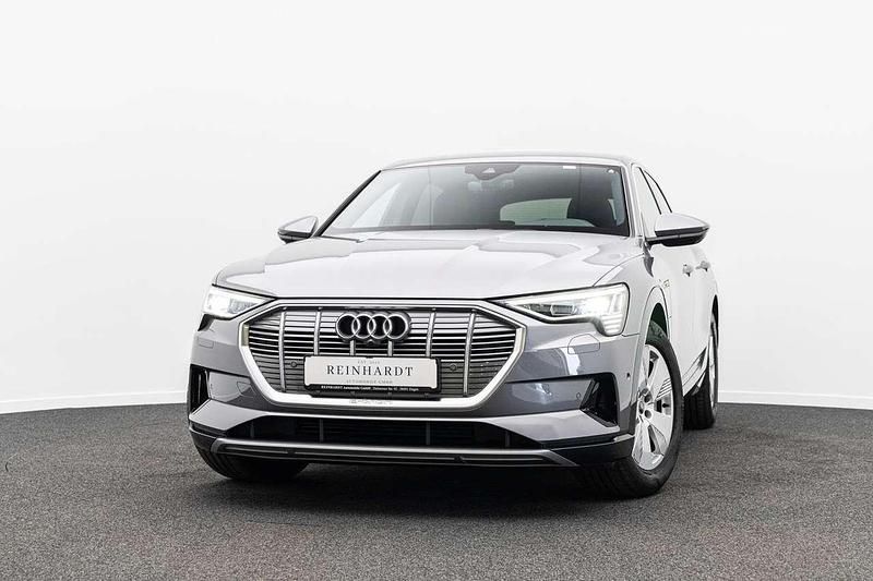 Taifungrau metallic Gebraucht 2022 Audi e-tron S-Line SUV | 32.415 € (Superpreis) - Bild 1/3