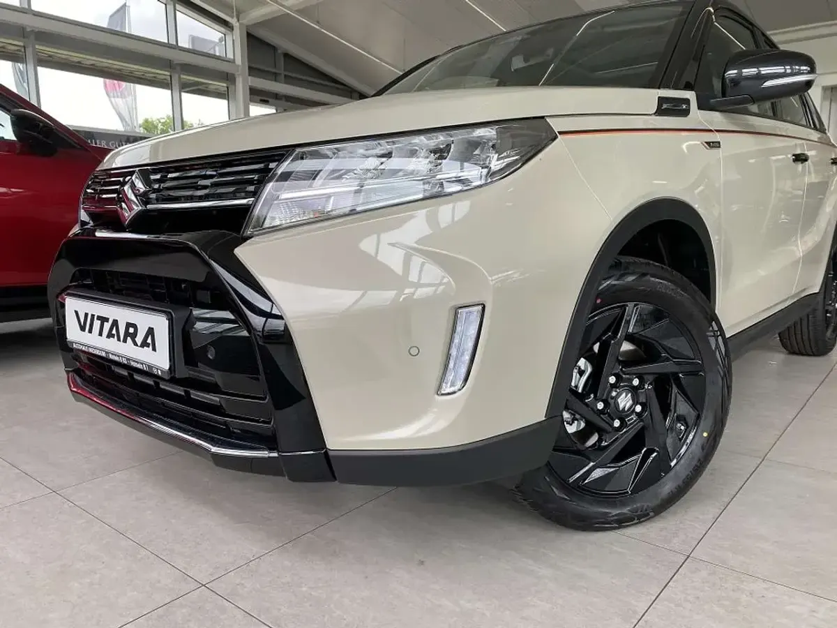 Neu Suzuki Vitara Comfort+ 116 PS (85 kW) 2026 Savannah ivory/cosmic black SUV