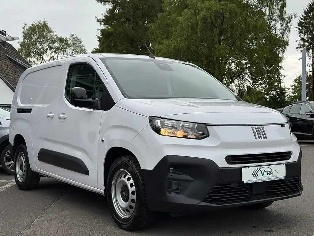 Usata Fiat Doblò 131 CV (96 kW) 2024 Bianco Monovolume