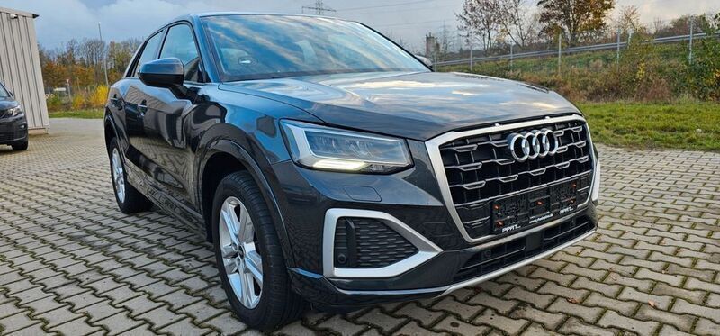 Manhattangrau metallic Gebraucht 2021 Audi Q2 Advanced SUV | 24.300 € (Guter Preis) - Bild 1/4