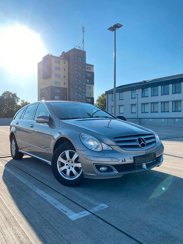 Grau Gebraucht 2006 Mercedes R320 Van / Kleinbus | 4.400 € - Bild 1/4
