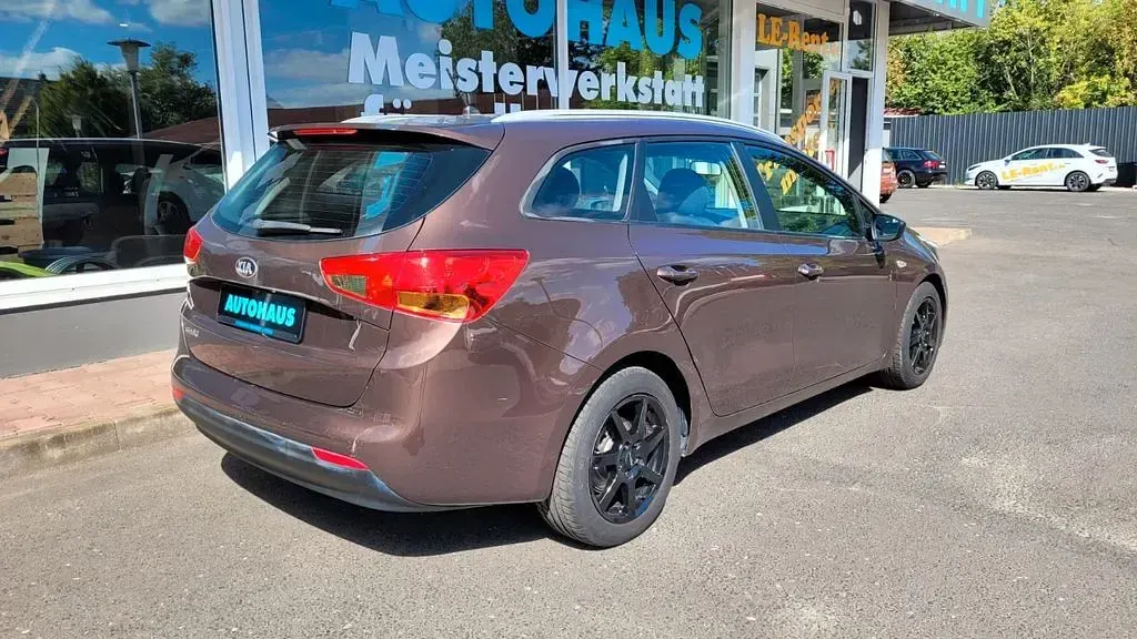 Gebraucht Kia Ceed Sportswagon Edition 7 135 PS (99 kW) 2013 Matrix brown Kombi