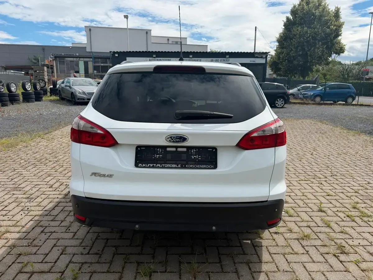 Gebraucht Ford Focus 115 PS (84 kW) 2014 Weiß Kombi