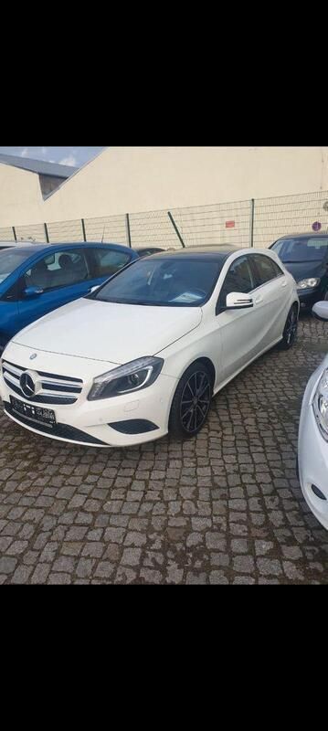 Weiß Gebraucht 2015 Mercedes A180 Limousine | 12.000 € (Superpreis) - Bild 1/4