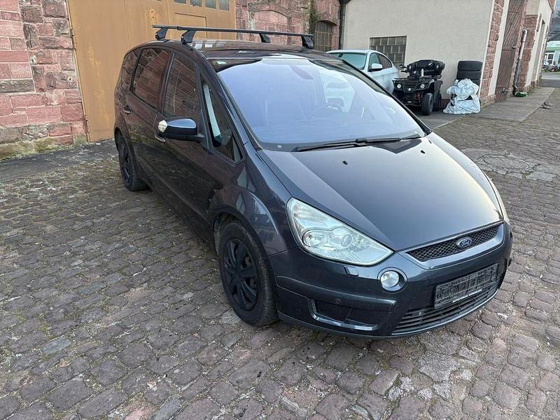 Gebraucht Ford S-MAX Titanium 140 PS (102 kW) 2009 Grau Van / Kleinbus