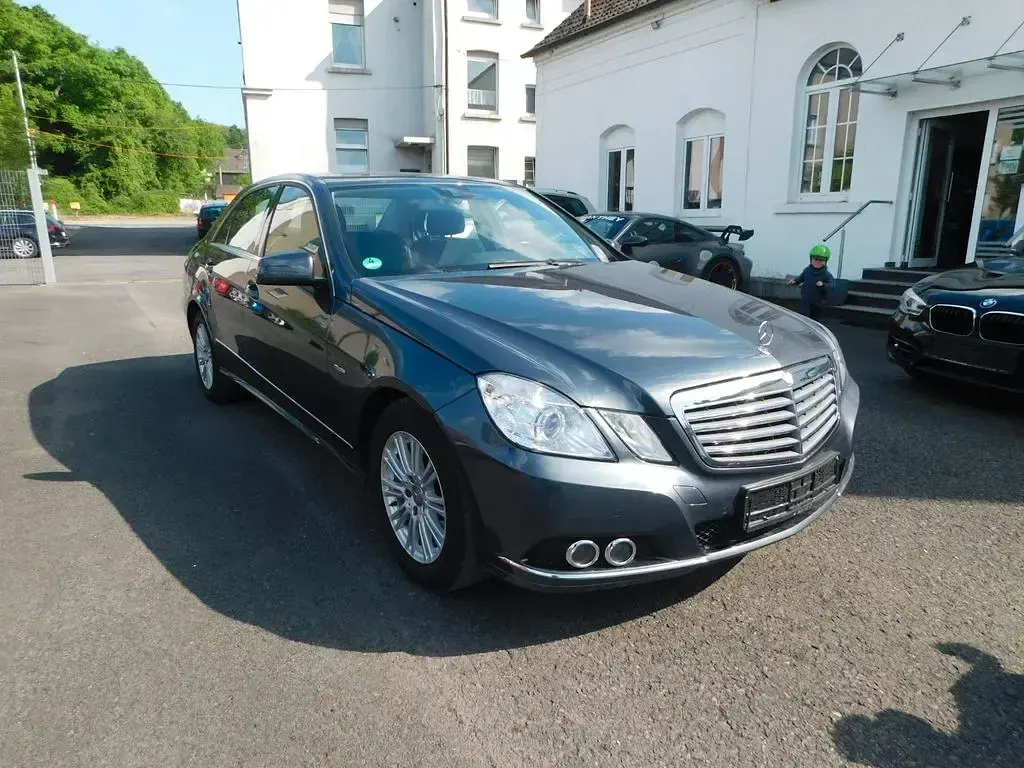 Gebraucht Mercedes E350 292 PS (214 kW) 2009 Grau Limousine
