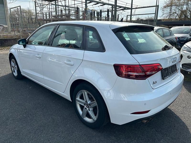 Gebraucht Audi A3 150 PS (110 kW) 2019 Weiß Limousine