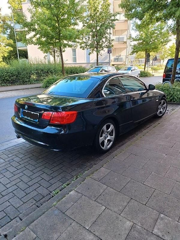 Schwarz Gebraucht 2011 BMW 320 Cabriolet Exclusive Cabrio | 11.850 € (Guter Preis) - Bild 1/4