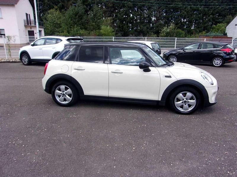 Używany Mini Cooper 136 KM (100 kW) 2017 Biały Hatchback