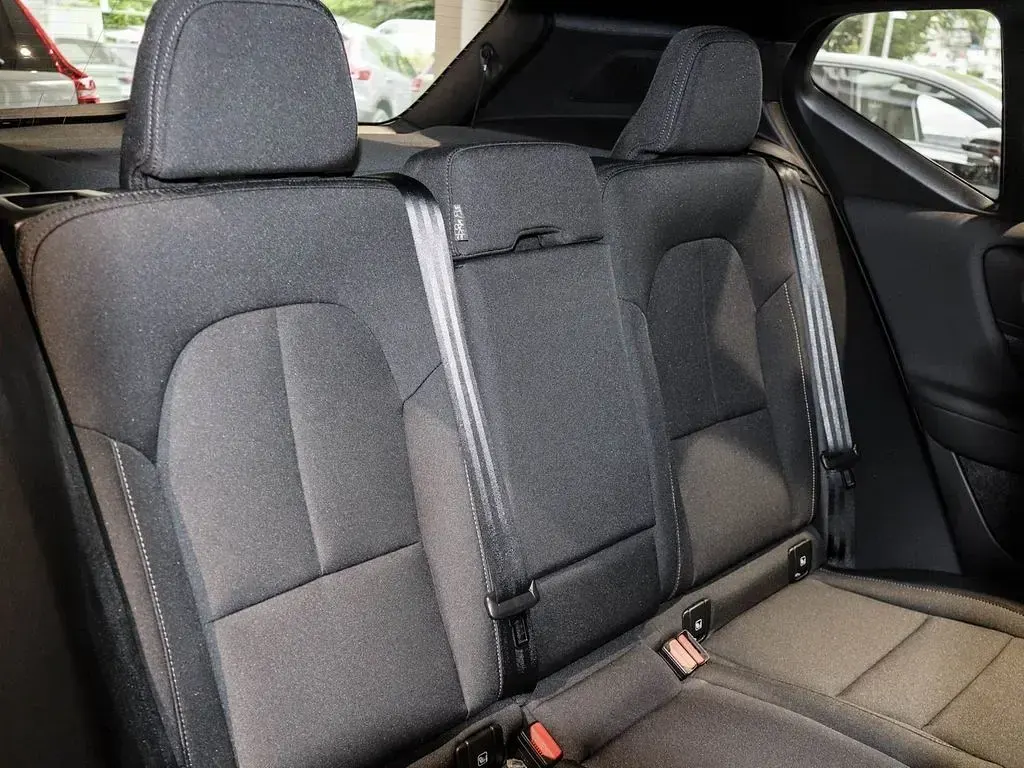 Gebraucht Volvo EX40 Plus 185 kW (252 PS) 2026 Schwarz SUV