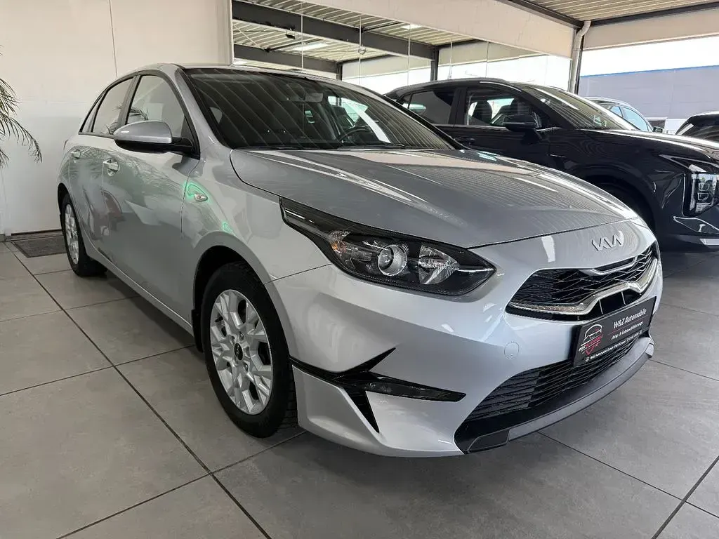 Gebraucht Kia Ceed 140 PS (102 kW) 2024 Silber Kleinwagen