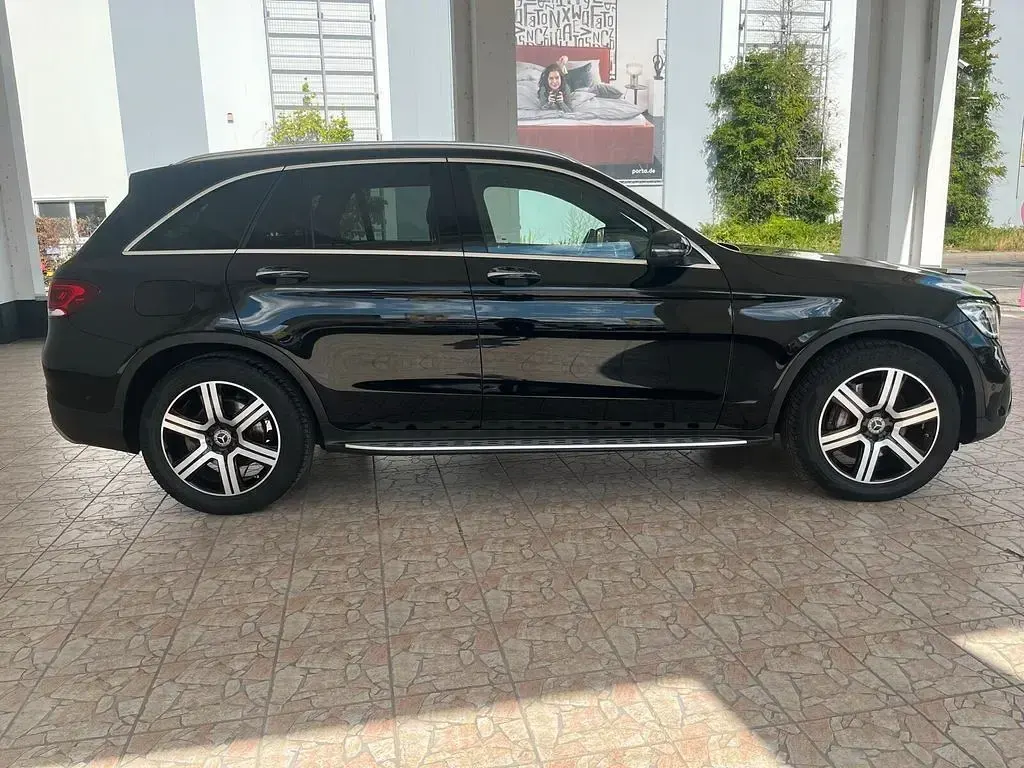 Gebraucht Mercedes GLC300 245 PS (180 kW) 2022 Metalliclack obsidianschwarz SUV