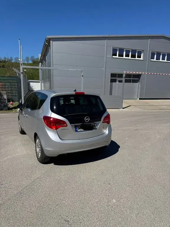 Gebraucht Opel Meriva 104 PS (76 kW) 2011 Silber Van / Kleinbus