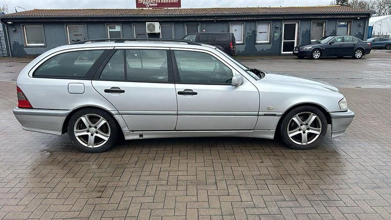 Gebraucht Mercedes C180 129 PS (94 kW) 2000 Silber Kombi