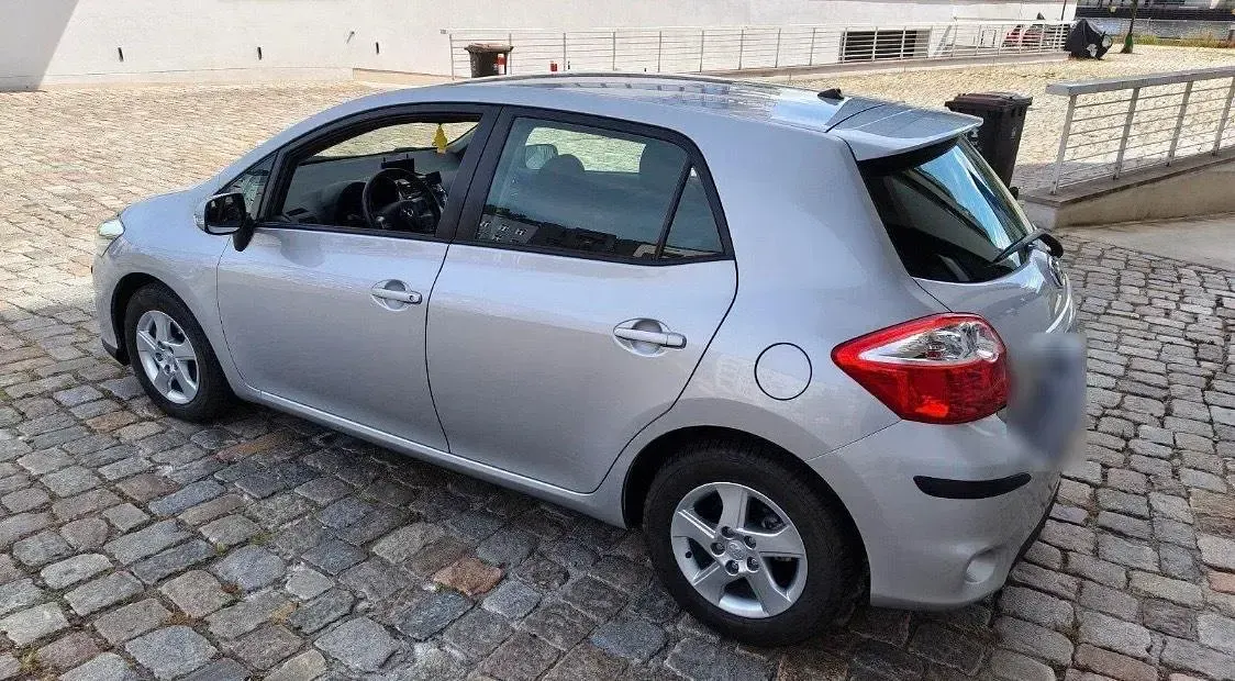 Gebraucht Toyota Auris Hybrid 136 PS (100 kW) 2012 Silber Kleinwagen