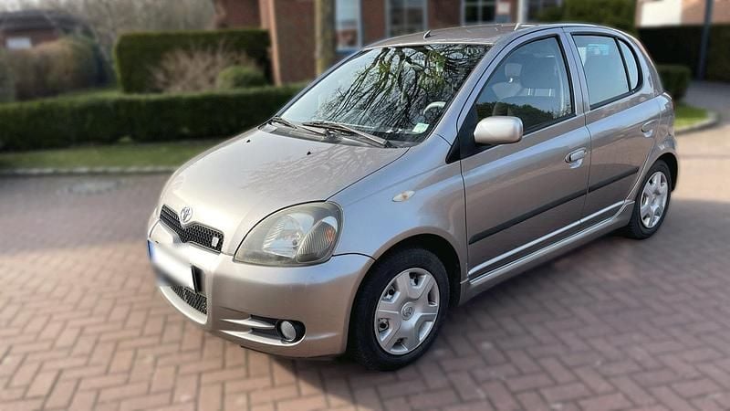 Gebraucht Toyota Yaris 106 PS (77 kW) 2002 Grau Kleinwagen