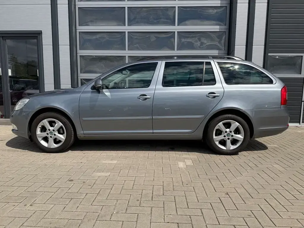 Gebraucht Skoda Octavia 140 PS (102 kW) 2013 Grau Kombi