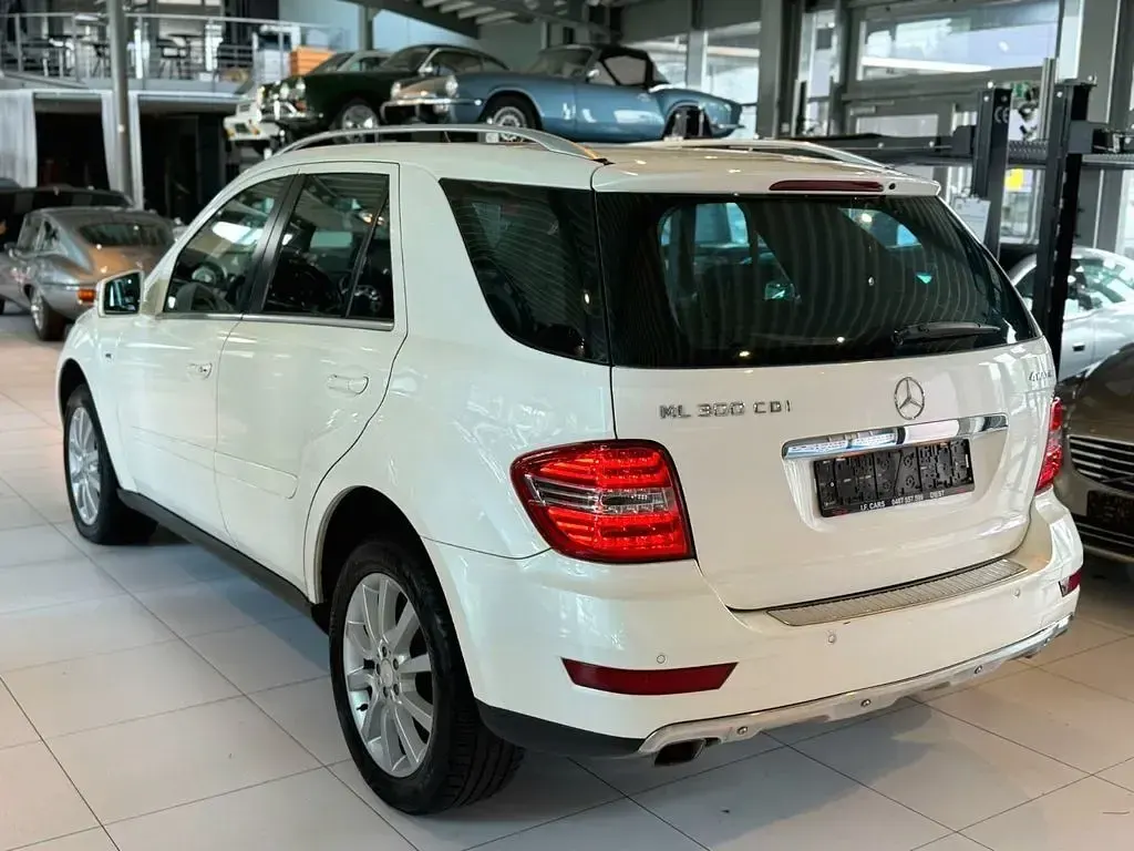 Gebraucht Mercedes ML300 Edition 204 PS (150 kW) 2011 Weiß SUV