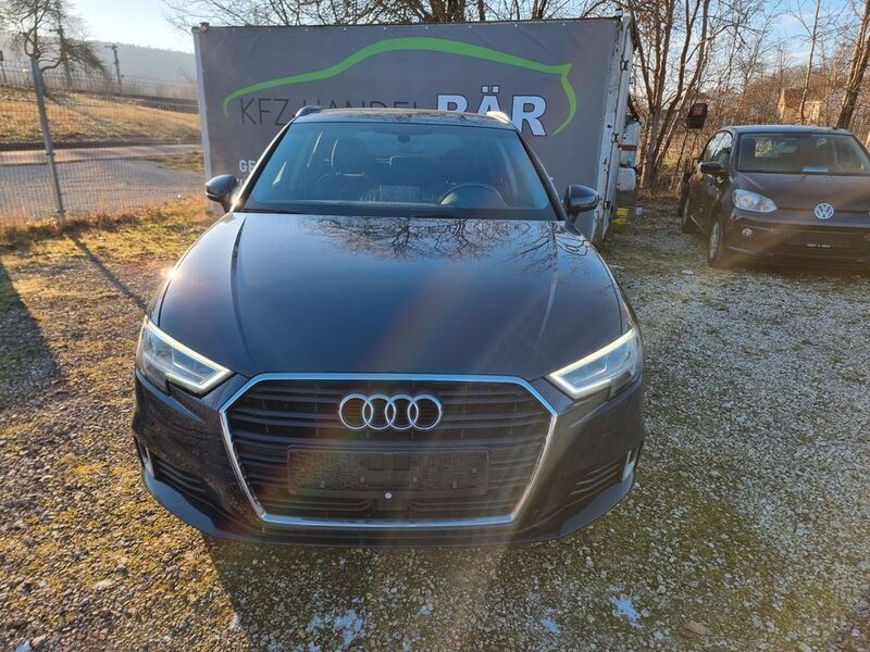 Blau Gebraucht 2019 Audi A3 Sportback g-tron Sport Limousine | 18.500 € (Fairer Preis) - Bild 1/4