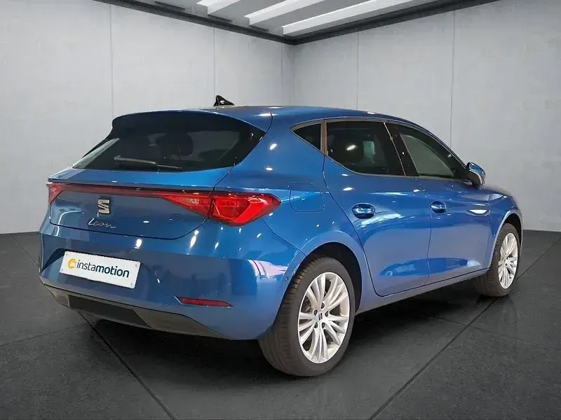 Neu Seat Leon Style 150 PS (110 kW) 2025 Blau Kleinwagen