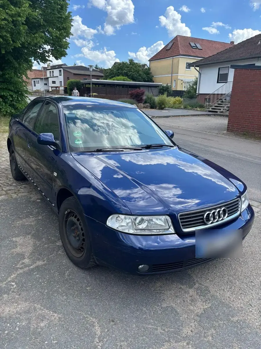 Gebraucht Audi A4 101 PS (74 kW) 1999 Blau Kleinwagen