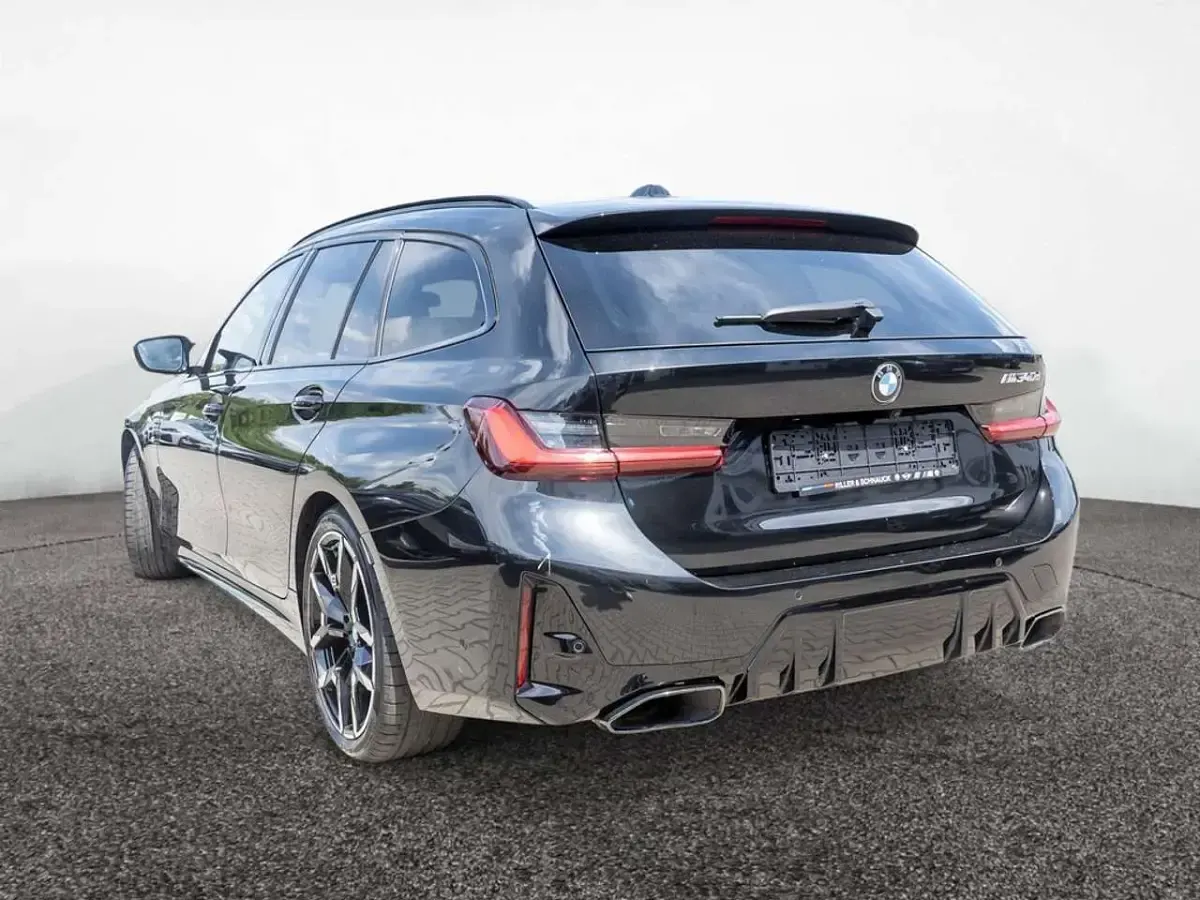 Gebraucht BMW 340 340 PS (250 kW) 2025 Saphirschwarz Kombi