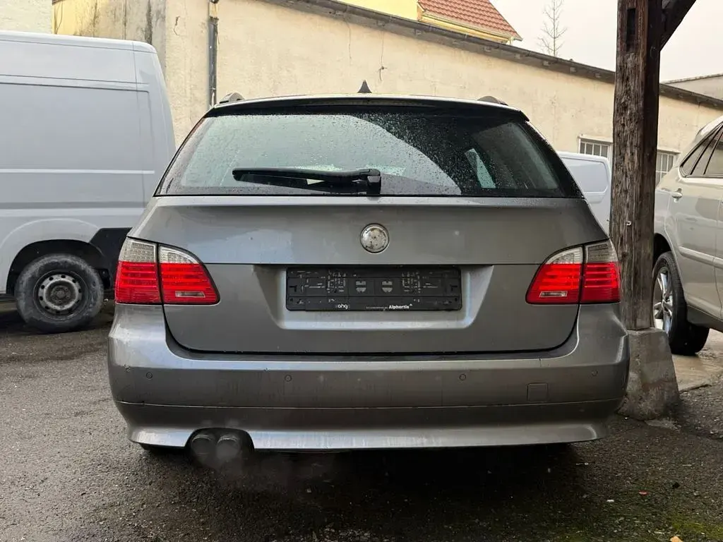 Gebraucht BMW 523 177 PS (130 kW) 2007 Grau Kombi