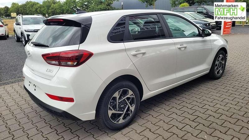 Neu Hyundai i30 140 PS (102 kW) 2025 Atlas weiß Limousine