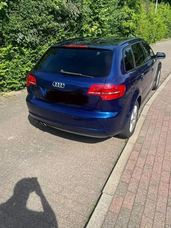 Gebraucht Audi A3 Ambiente 125 PS (91 kW) 2013 Blau Limousine