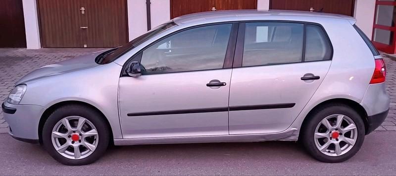 Gebraucht VW Golf V 106 PS (77 kW) 2004 Silber Kleinwagen
