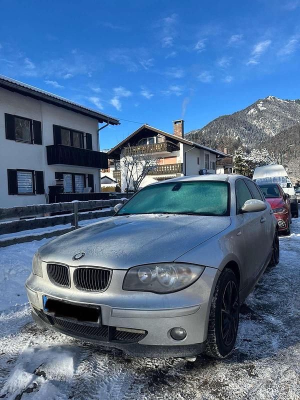 Silber Gebraucht 2007 BMW 118 Kleinwagen | 2.599 € (Fairer Preis) - Bild 1/4