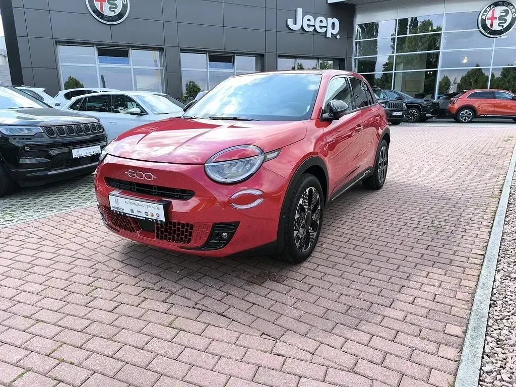 Neu Fiat 600E La Prima 114 kW (156 PS) 2026 Uni rot SUV