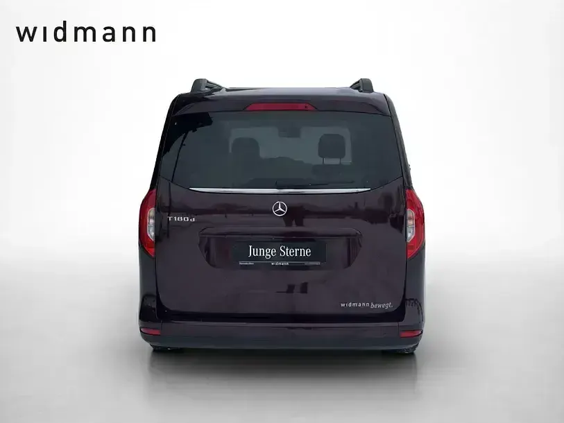 Gebraucht Mercedes T180 116 PS (85 kW) 2023 Rubellitrot metallic Van / Kleinbus