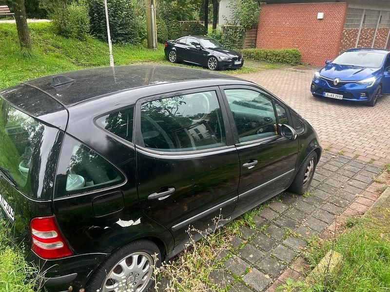 Schwarz Gebraucht 2003 Mercedes A160 Elegance Van / Kleinbus | 690 € (Superpreis) - Bild 1/4