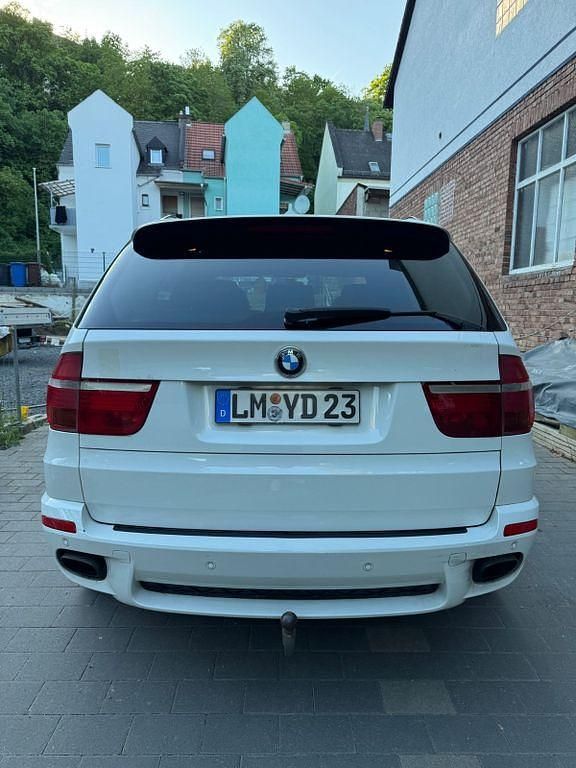 Weiß Gebraucht 2009 BMW X5 Performance SUV | 9.900 € (Guter Preis) - Bild 1/4