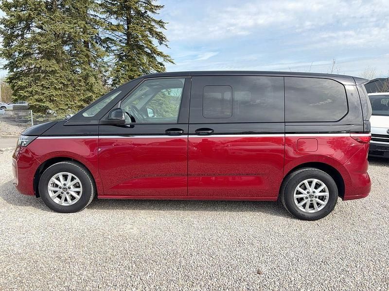 Second-hand VW Multivan 150 CP (110 kW) 2023 Roșu Monovolum