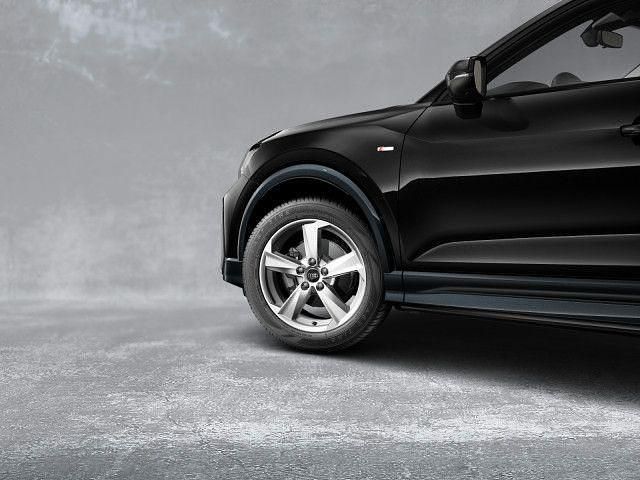 Gebraucht Audi Q2 S-Line 150 PS (110 kW) 2024 Mythosschwarz metallic SUV