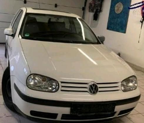 Weiß Gebraucht 2002 VW Golf Limousine | 1.200 € (Superpreis) - Bild 1/4
