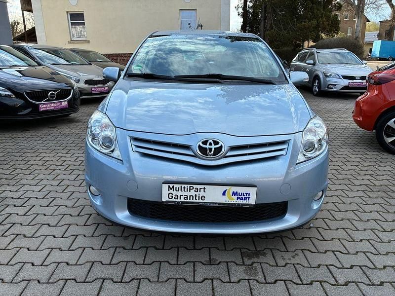 Gebraucht Toyota Auris Edition 132 PS (97 kW) 2011 Light blue metallic Kleinwagen