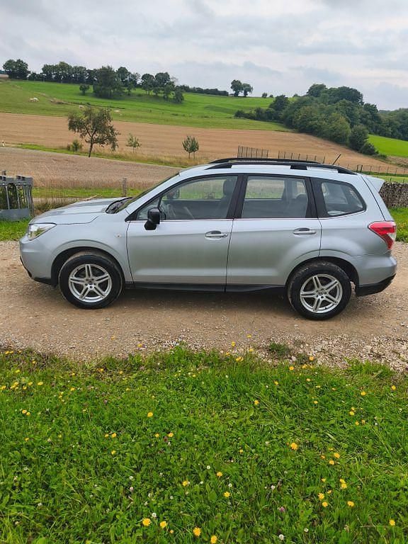 Silber Gebraucht 2013 Subaru Forester Active SUV | 9.150 € (Teuer) - Bild 1/4