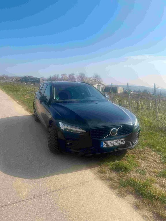 Gebraucht Volvo V60 Plus 197 PS (144 kW) 2025 Schwarz Kombi