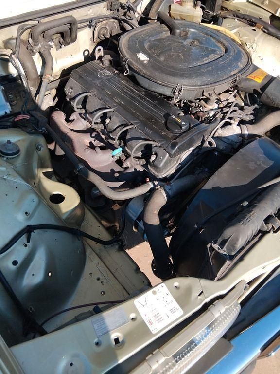 Gebraucht Mercedes E230 136 PS (100 kW) 1982 Grün Limousine