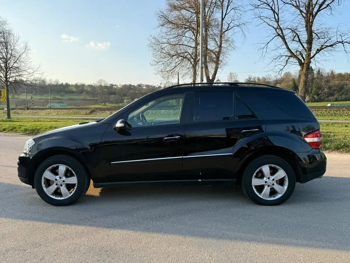 Gebraucht Mercedes ML500 306 PS (225 kW) 2005 Schwarz SUV