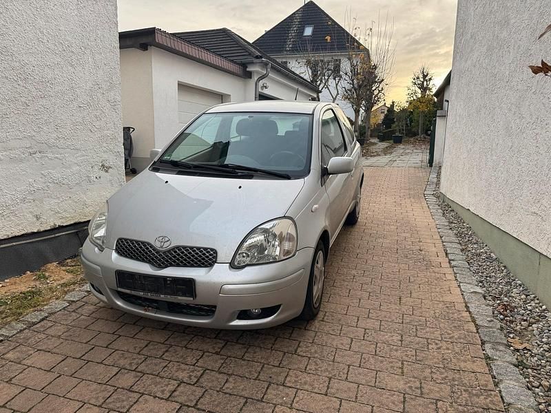 Silber Gebraucht 2005 Toyota Yaris Sol Kleinwagen | 1.099 € (Superpreis) - Bild 1/4